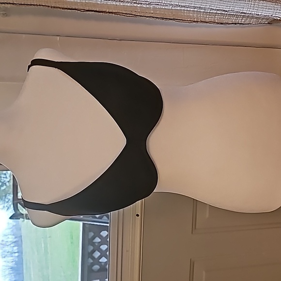 NWT, Skims weightless scoop bra - Picture 5 of 7